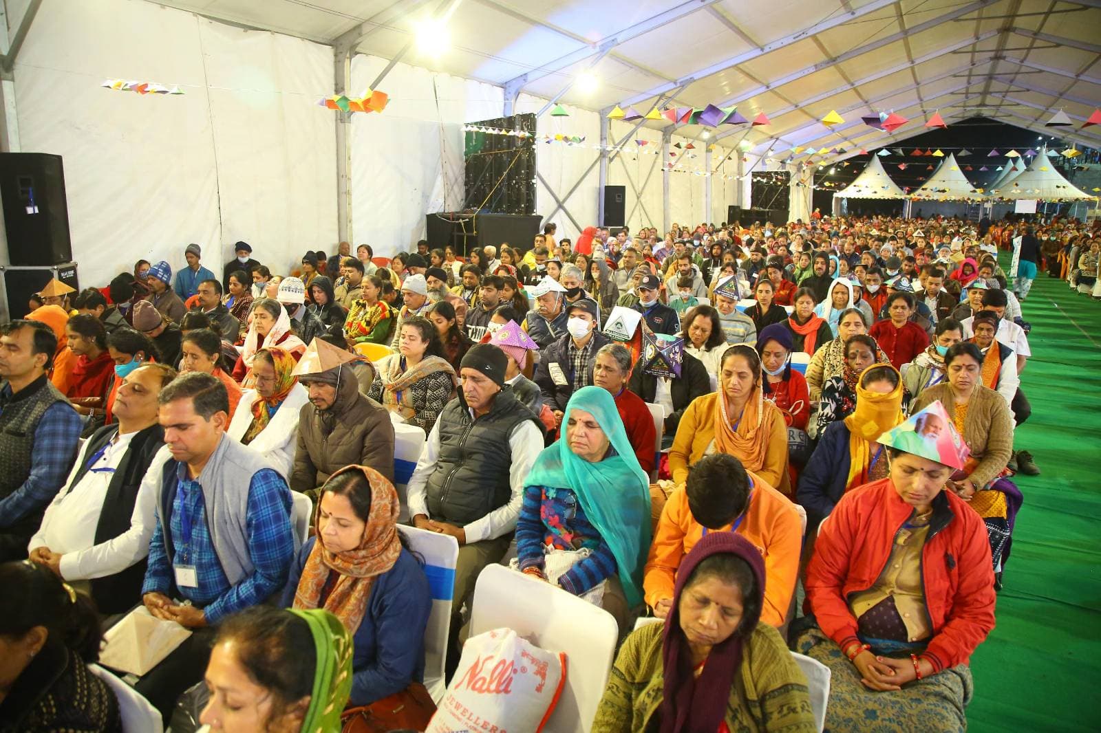 Brahmarshi Patriji leading a meditation gathering